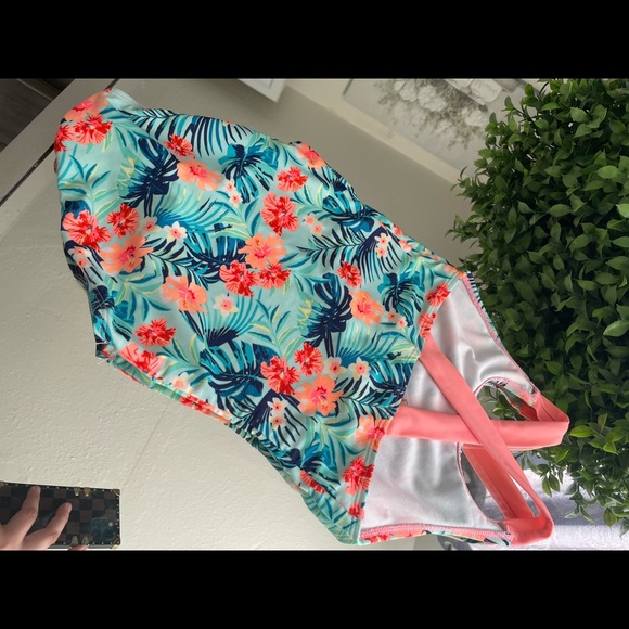 Swimming for girls 👧🏻 size 7/8 cat and jack brand - Picture 3 of 9